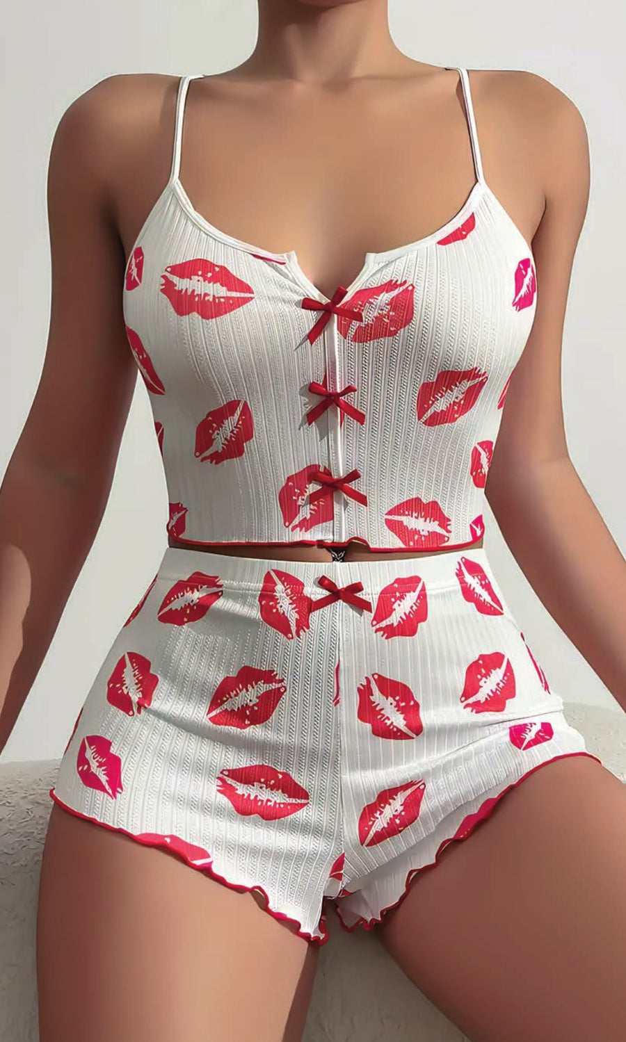 Beyaz Dudak Baskılı Fiyonklu Pijama Takımı