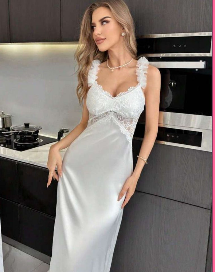 Beyaz Saten Dantel Detaylı Gecelik