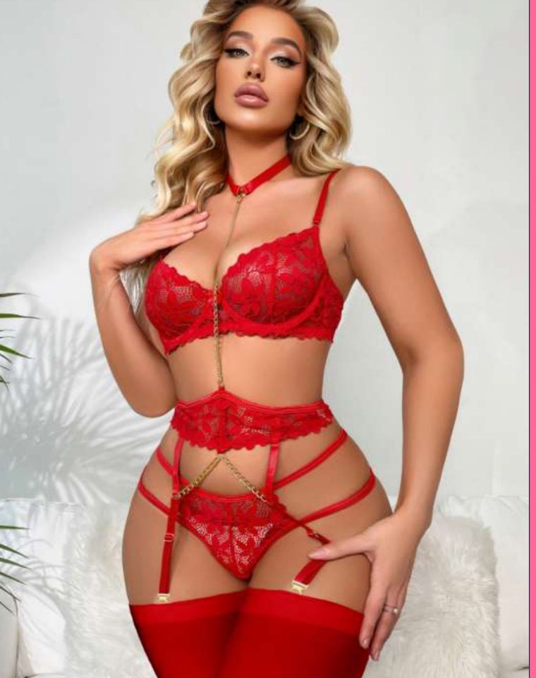 Kırmızı Dantelli Süslemeli Body